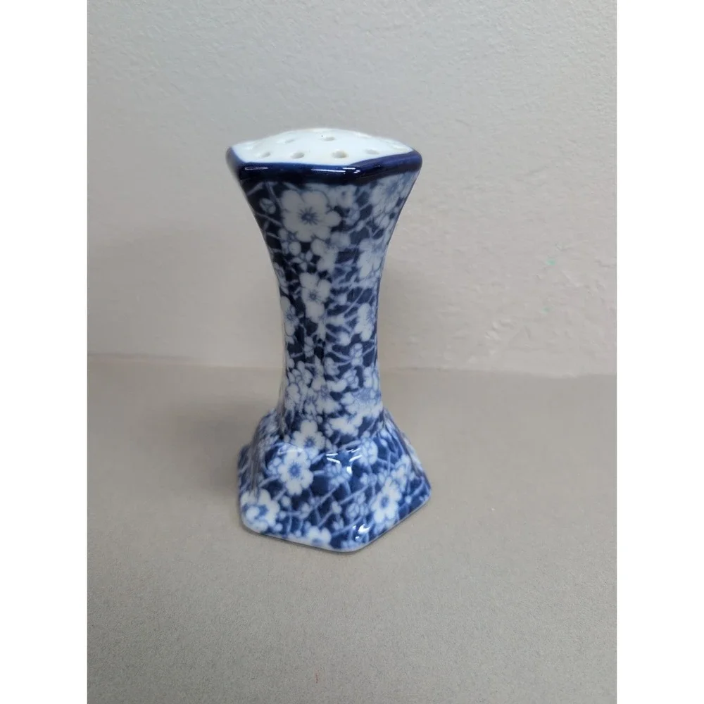 HAT PIN HOLDER BLUE & WHITE VICTORIA ENGLISH IRONSTONE 5.5 In Tall